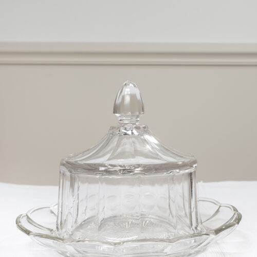 Cloche à fromage ou beurrier en verre taillé – France, XXe siècle